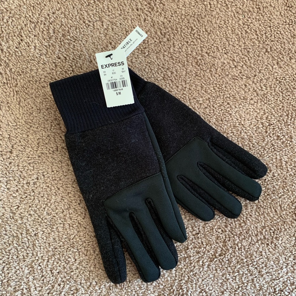 NWT Winter Gloves (Touch Screen Compatible)